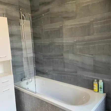 Comfy 3 Bedroom 2 Bath House Near Centrepiece Hébergement de vacances Leeds (West Yorkshire)